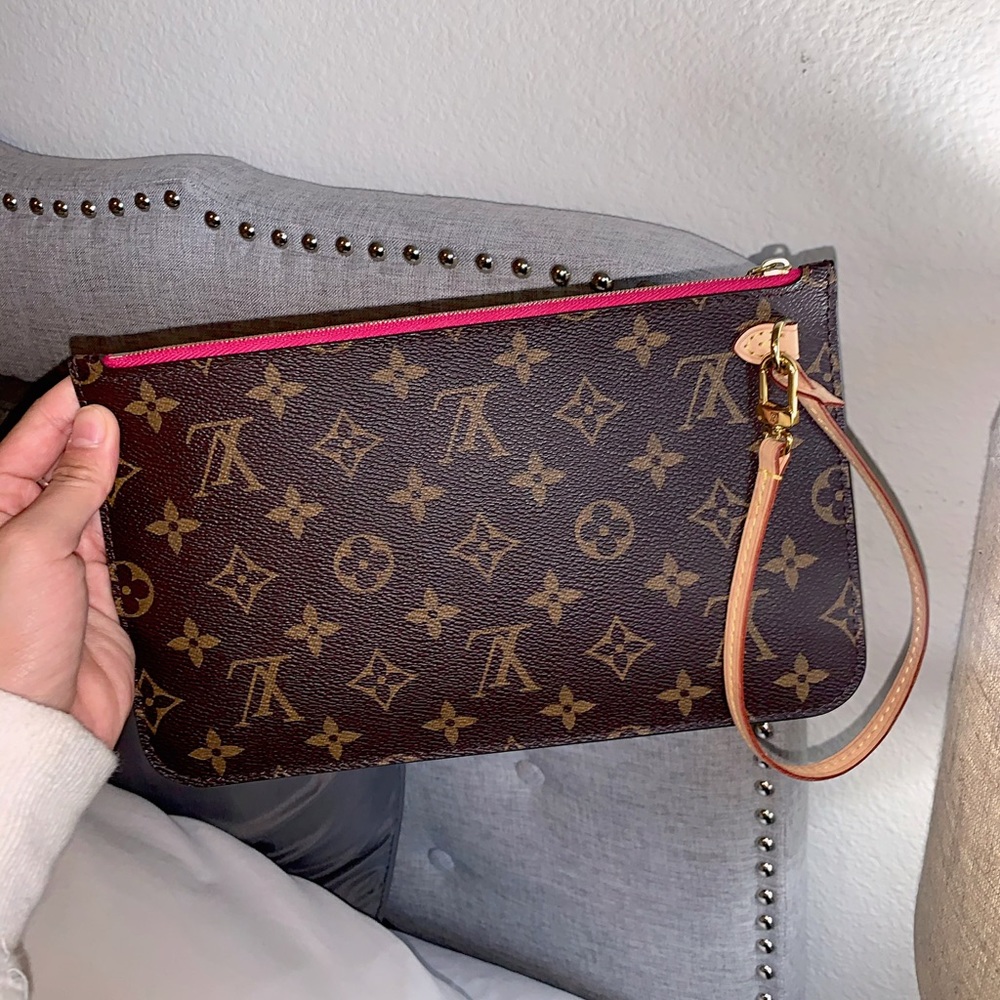 Louis Vuitton Neverfull Wristlet/Pouch Monogram